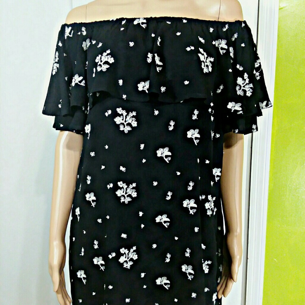 Jodifl Off Shoulder Ruffle Embroidered Tunic S